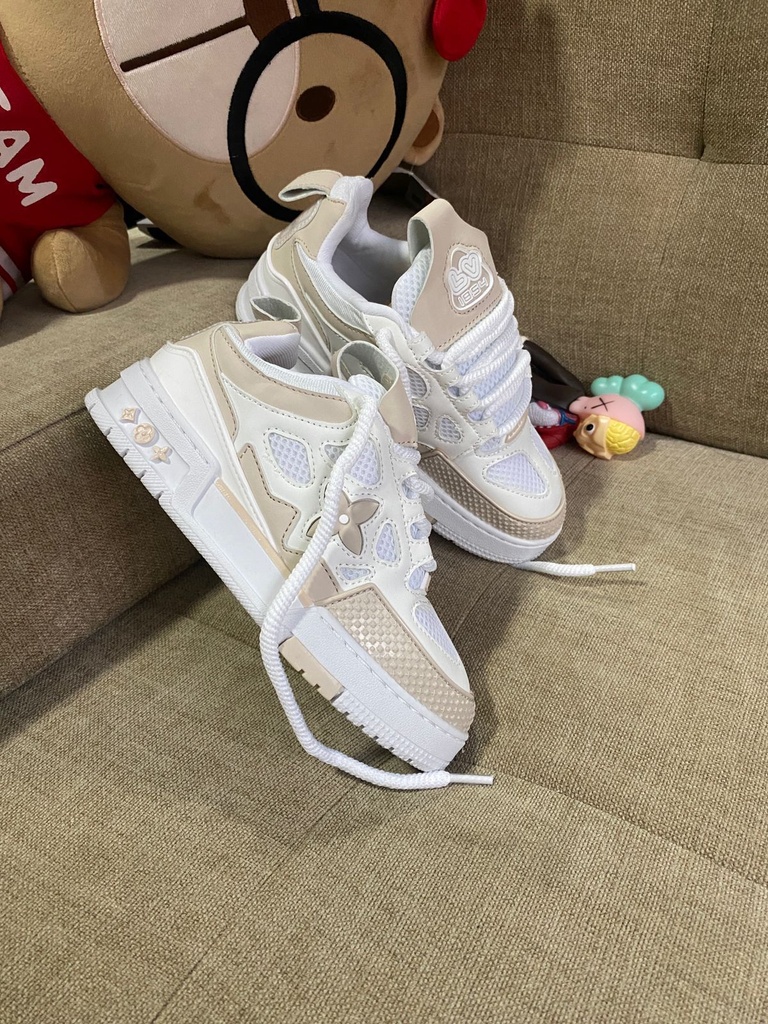 Louis Vuitton Beige LV70