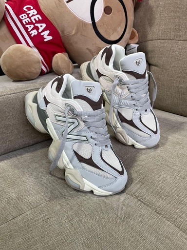 New Balance 9060  Gris Crema 